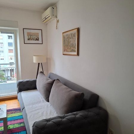 Dina'S Place 波德戈里察 外观 照片